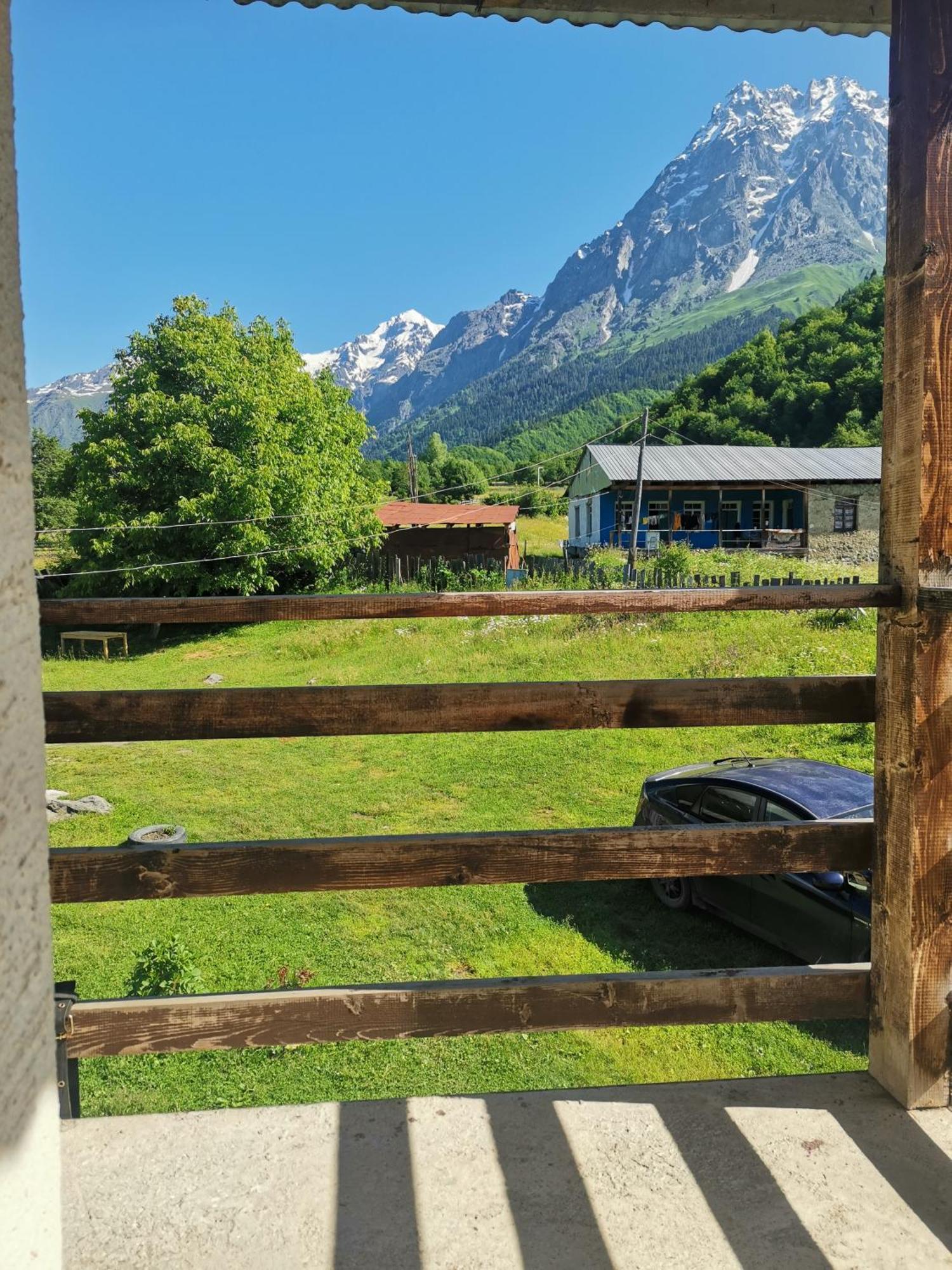Iason Guest House In Mazeri Mestia Rum bild